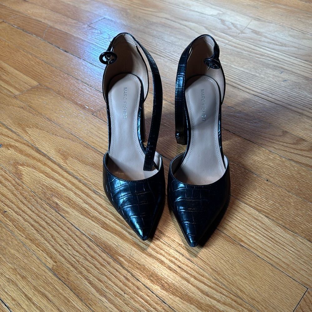 Marc fisher black snakeskin heel